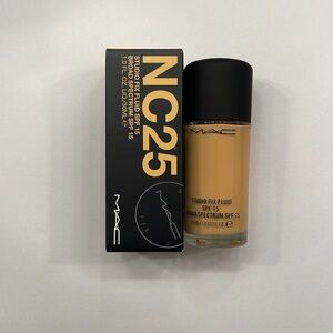 MAC Studio Fix Fluid - NC25